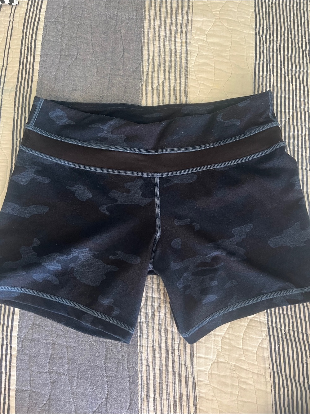 lululemon athletica original groove shorts 5” inseam sz8/medium